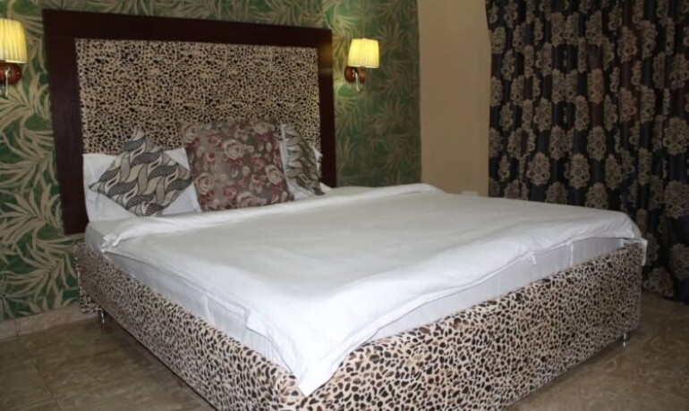 PRESIDENTIAL ROOM